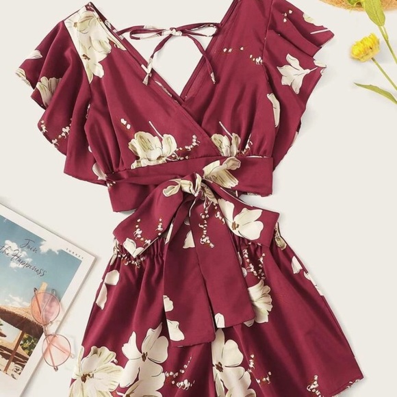 SHEIN Dresses & Skirts - SHEIN floral print butterfly sleeve top w/shorts